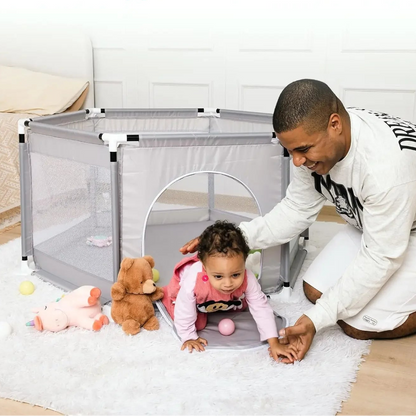 Petit parc bebe rond en tissu avec assistance du père